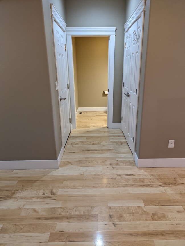 Building Photo - 1035 Rd Runner St