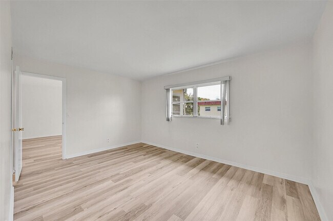 Building Photo - 23 Abbey Ln