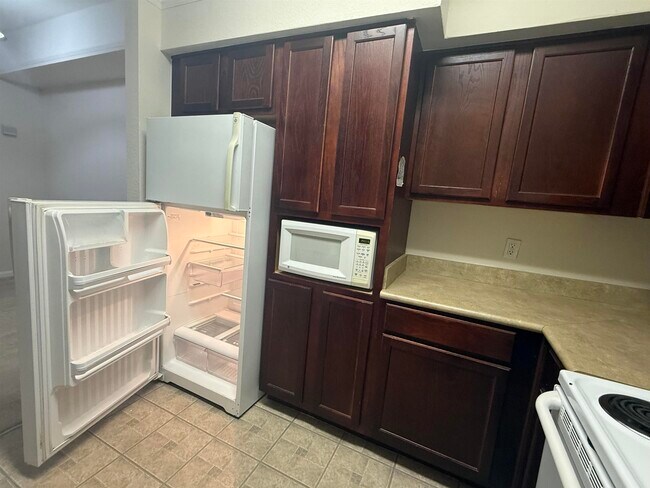 Building Photo - 2801 Chancellorsville Dr