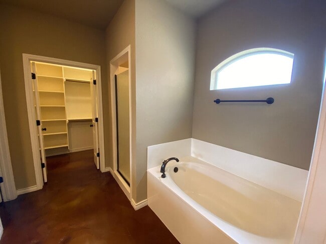 Building Photo - 3032 Silver Saddle Dr