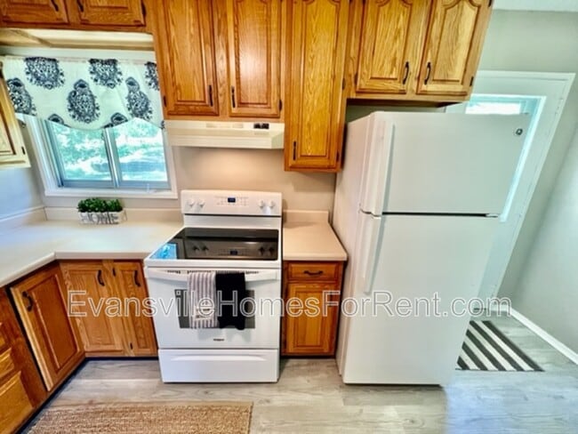 Building Photo - 709 Thornberry Dr
