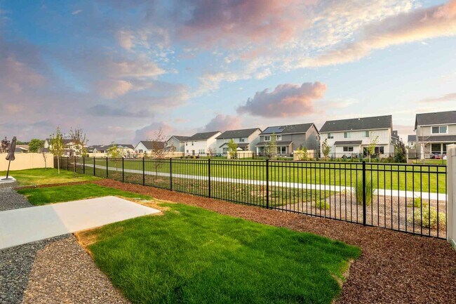 Building Photo - 4 bed 2 bath home for rent