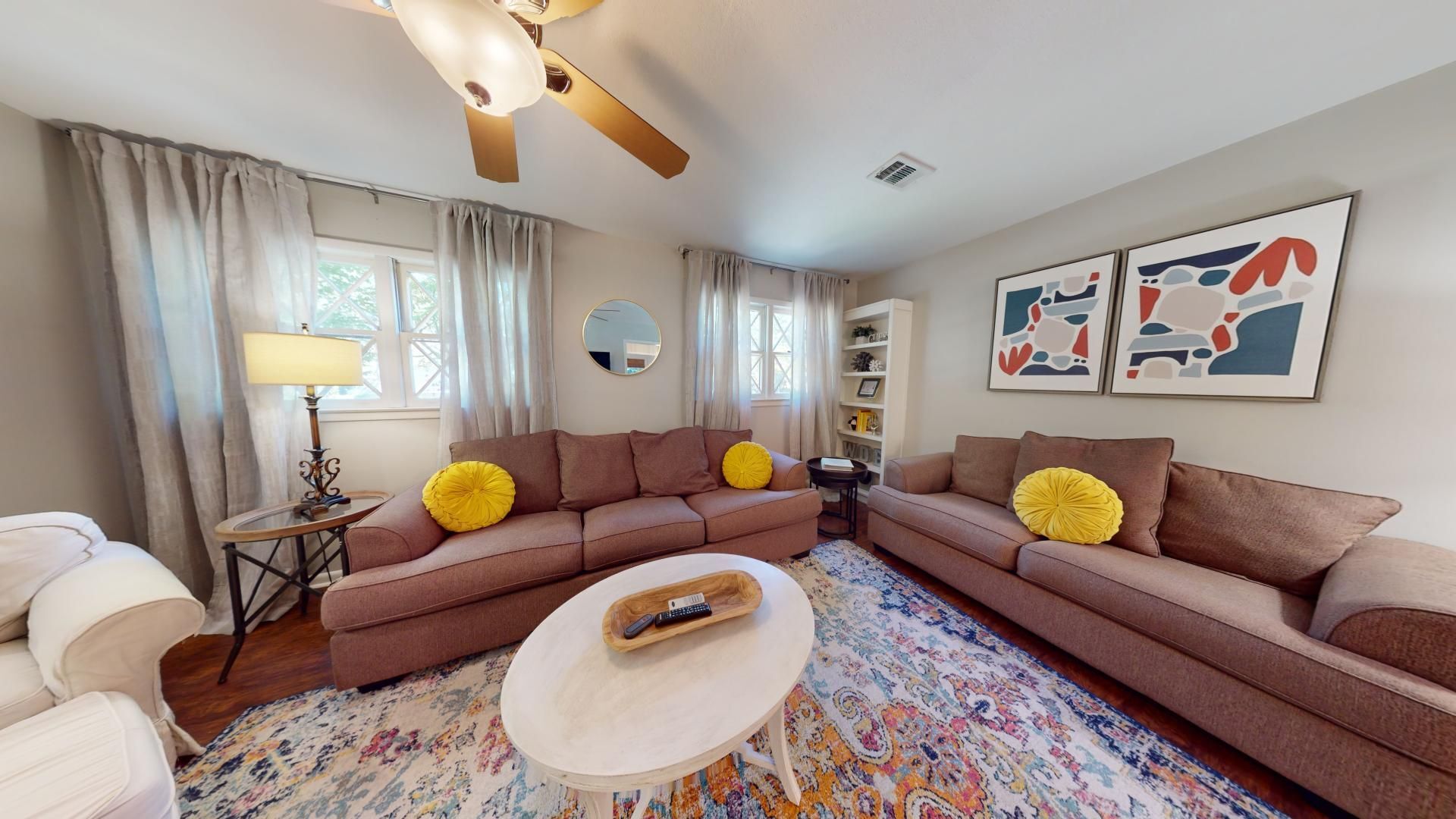 Building Photo - Super Cute One Level Home 1 mile from Toom...