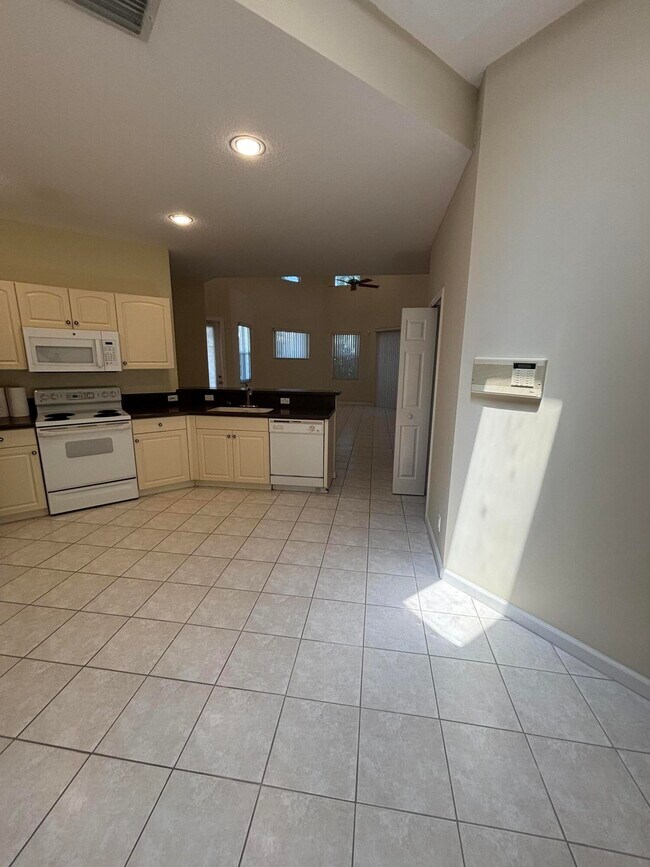 Building Photo - 10100 Larkspur Ln