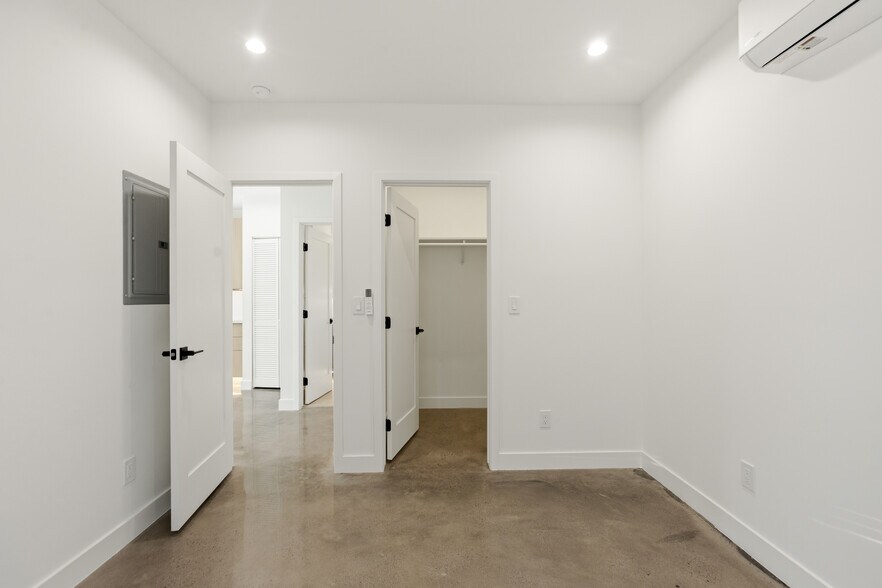 Building Photo - 7314 Fallbrook Ave