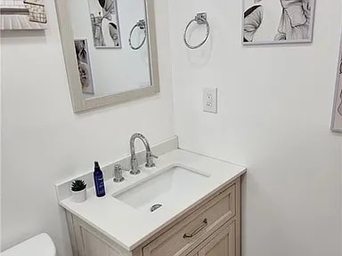 Brightly illuminated bathroom.Newly remodeled. - 5377 Flotron Dr