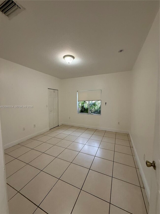 Building Photo - 761 NW 24th Ct