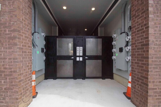 Building Photo - 411 N 41st St