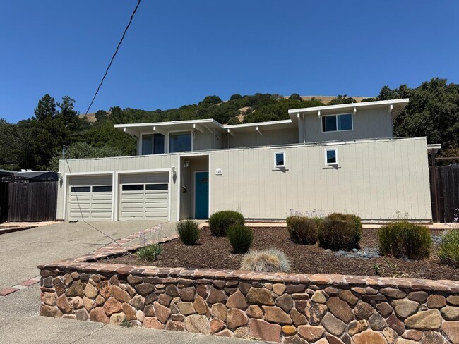 Building Photo - 840 Idylberry Rd