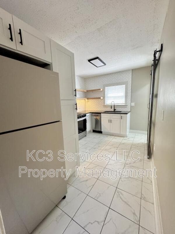 Building Photo - 5122 The Paseo