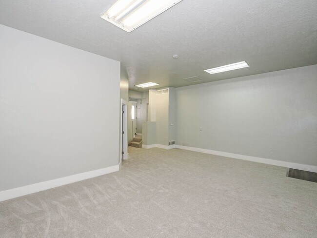 Building Photo - 408 E 775 N