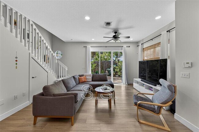 Building Photo - 15 NE 20th Ave