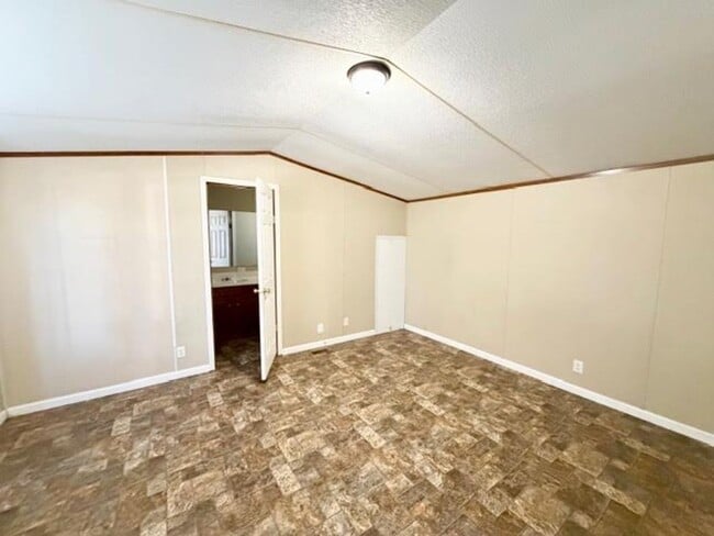 Building Photo - 136 Burkhart Ln