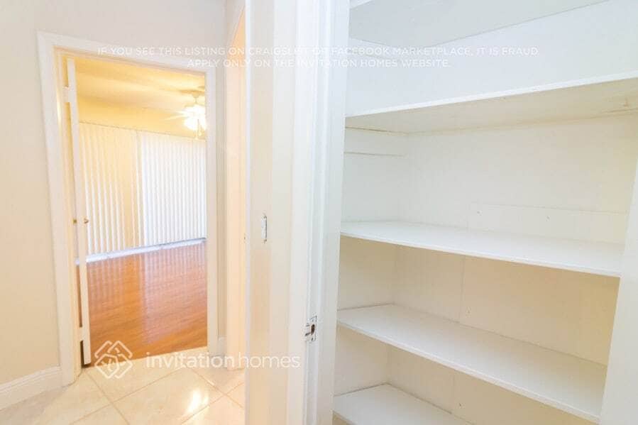 Building Photo - 1384 SW 14th Ave