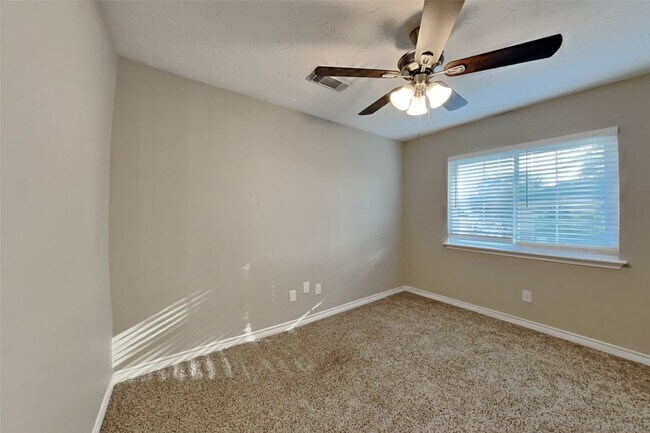 Building Photo - 7402 Grackle Dr