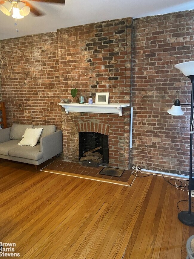 Building Photo - 854 10th Ave