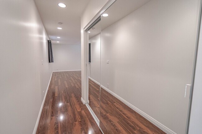 Building Photo - COMING SOON! Spacious Single-Story 3-Bedro...