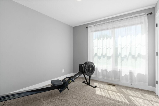 Building Photo - 4 Bedroom Near Post With River Access For ...
