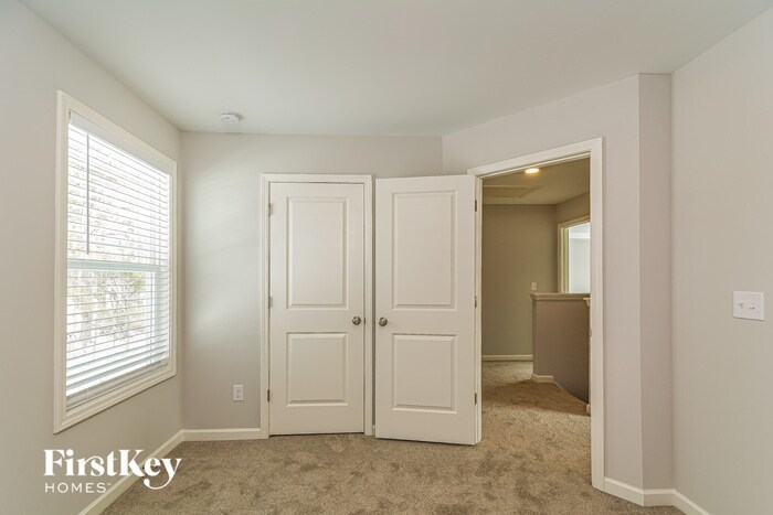 Building Photo - 135 Hillview Dr