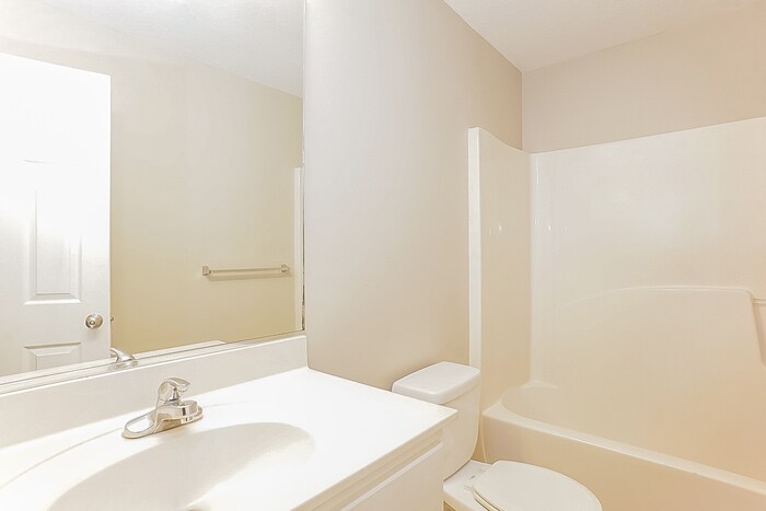 Building Photo - 744 Michelle Ct