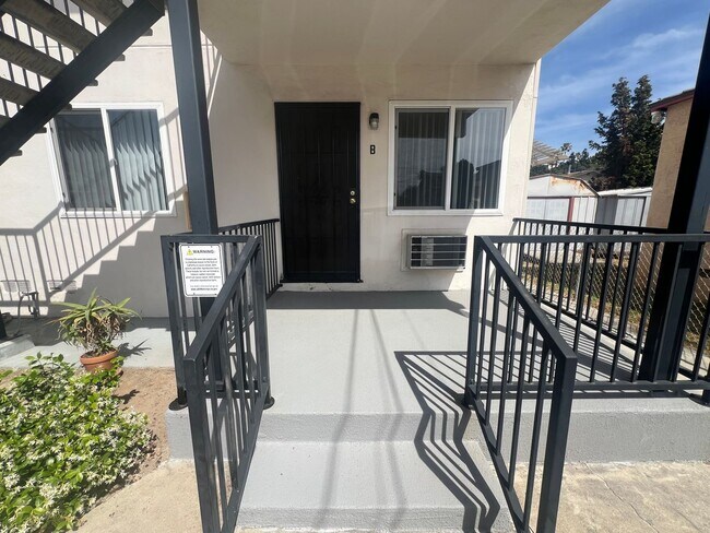 Building Photo - Pine