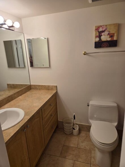 Building Photo - 9531 Seagrape Dr