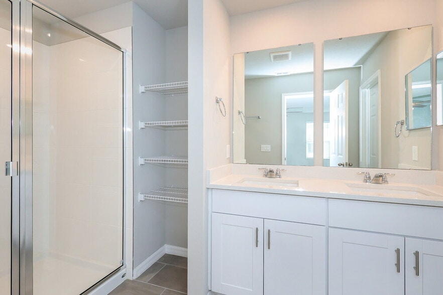 Building Photo - 803 Legacy Dr