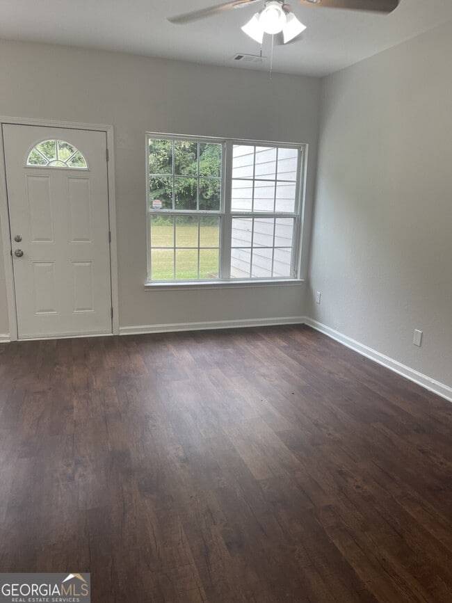 Building Photo - 387 Brookview Dr