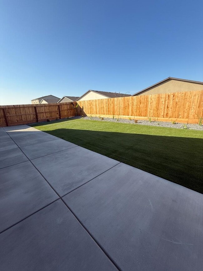 Building Photo - 7006 W Grove Ave