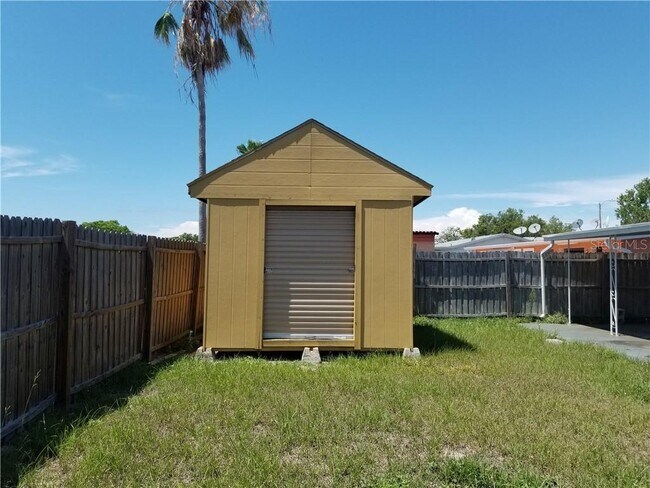 Building Photo - 2531 Almond Dr