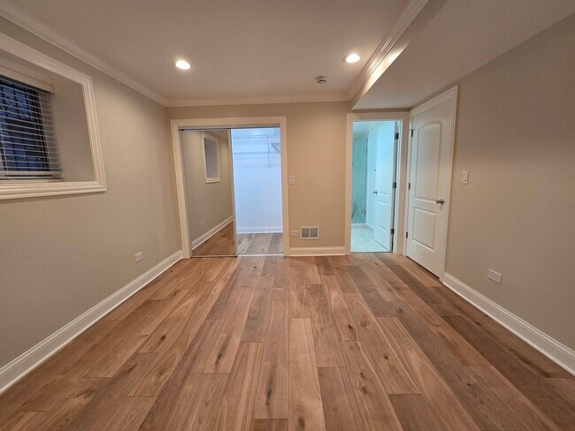 Building Photo - 1502 W Jonquil Terrace