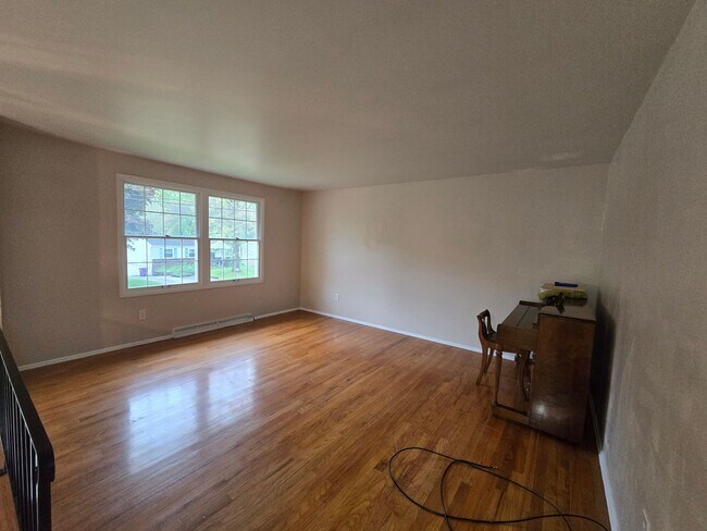 Building Photo - Beautiful 3 Bedroom Split Entry - Plum School District - AVAILABLE NOW