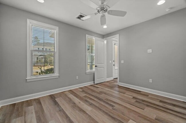 Building Photo - 76 Conifer Ct