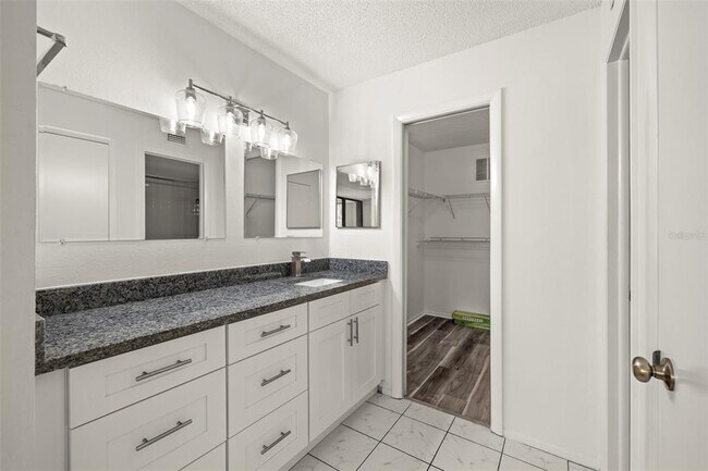 Building Photo - 14130 Rosemary Ln