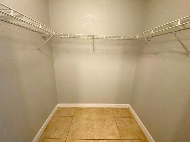 Building Photo - 135 Coralwood Cir