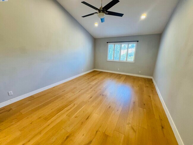 Building Photo - 122 Lynx Ct