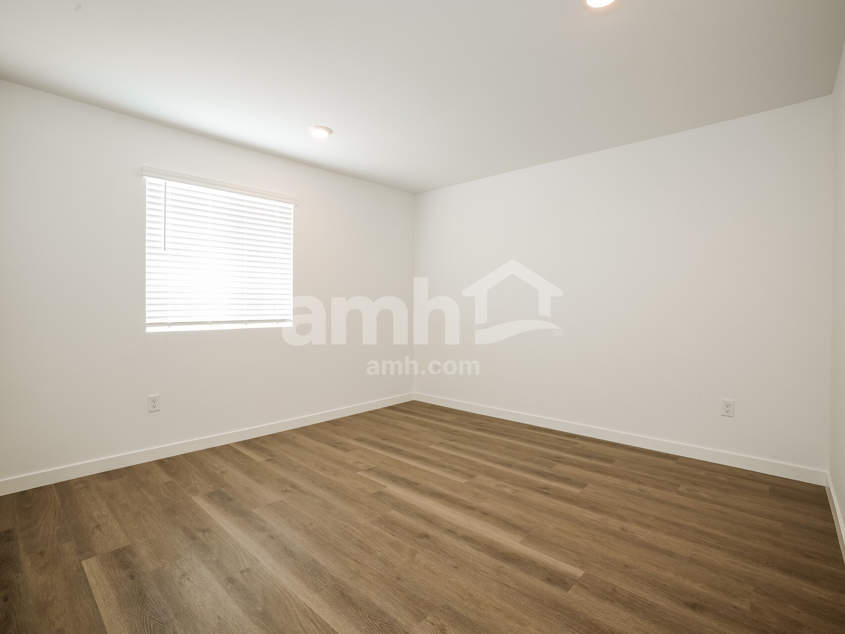 Building Photo - 2328 Dolly Ave