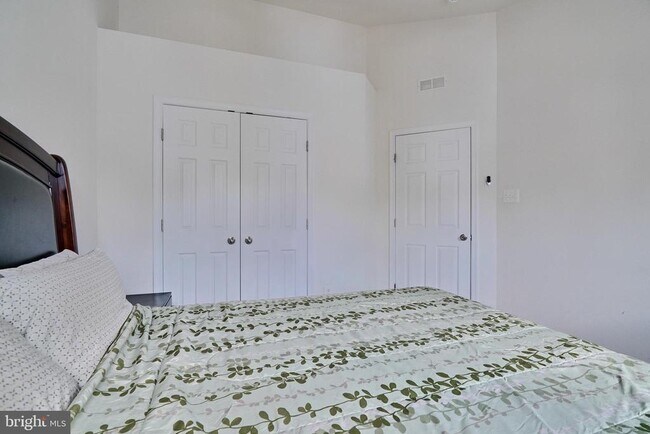 Building Photo - 7863 River Rock Way