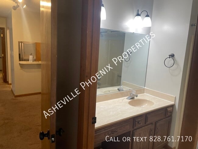 Building Photo - 48 Ravencroft Ln