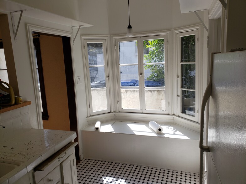 Building Photo - 2137 Vine St