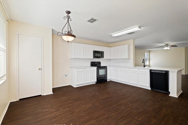 Building Photo - 12856 Gillon Dr