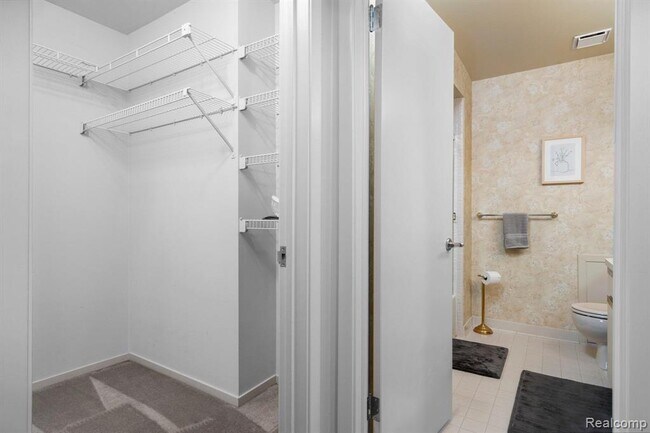Building Photo - 6625 Fireside Ct