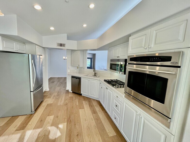 Building Photo - 77 San Raphael