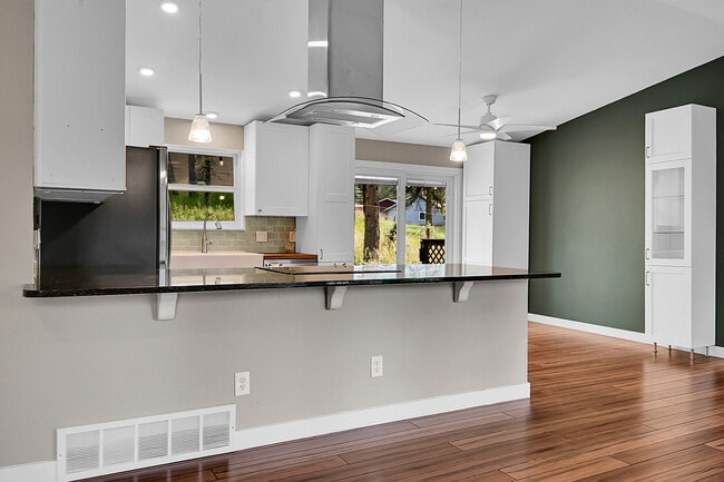Building Photo - 5237 S Olive Rd