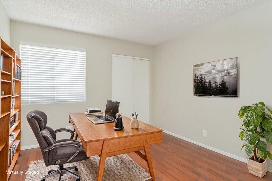 Building Photo - 270 Westwind Rd