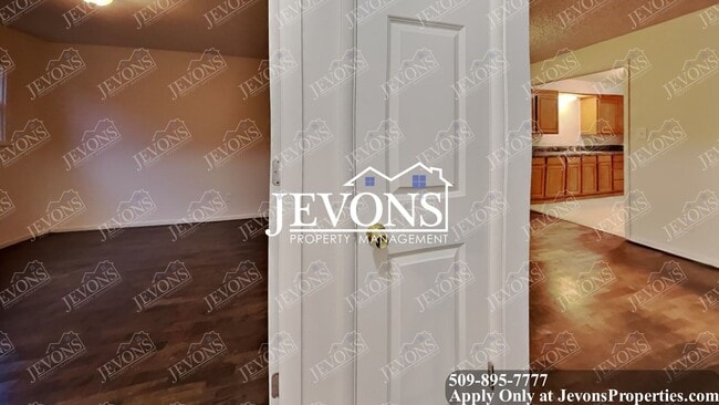 Building Photo - Enjoy the new appliances in this lovely single-family home located in the heart of Tacoma