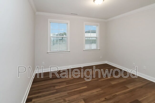 Building Photo - 304 Canyon Spring Trl