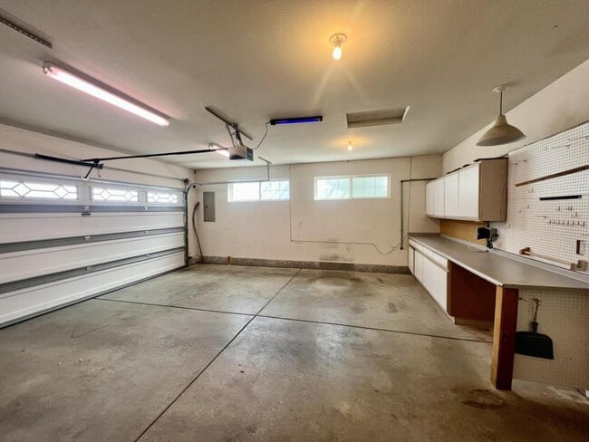 Building Photo - 1062 Thelma Way