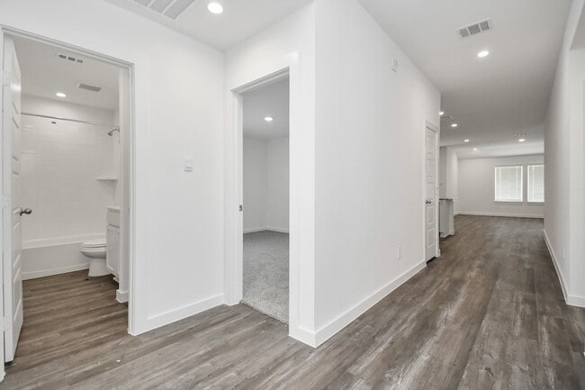 Building Photo - 1123 Briscoe Ct