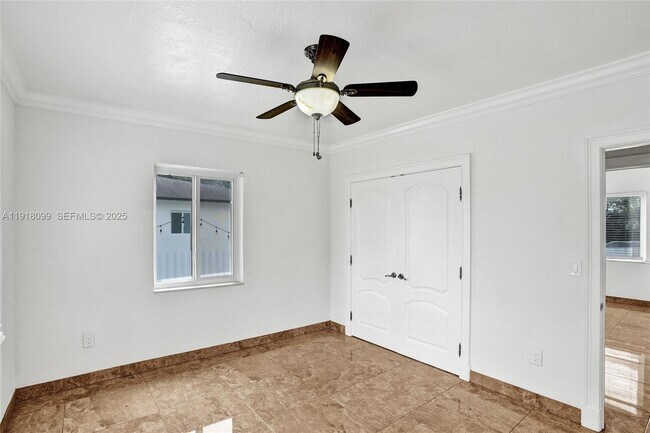 Building Photo - 5801 SW 20th St